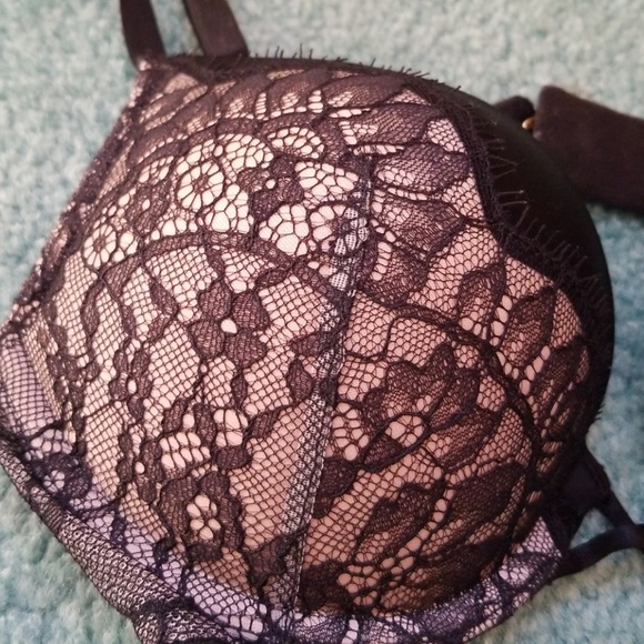 Sexy super push-up Victoria's Secret bra - Picture 2 of 3